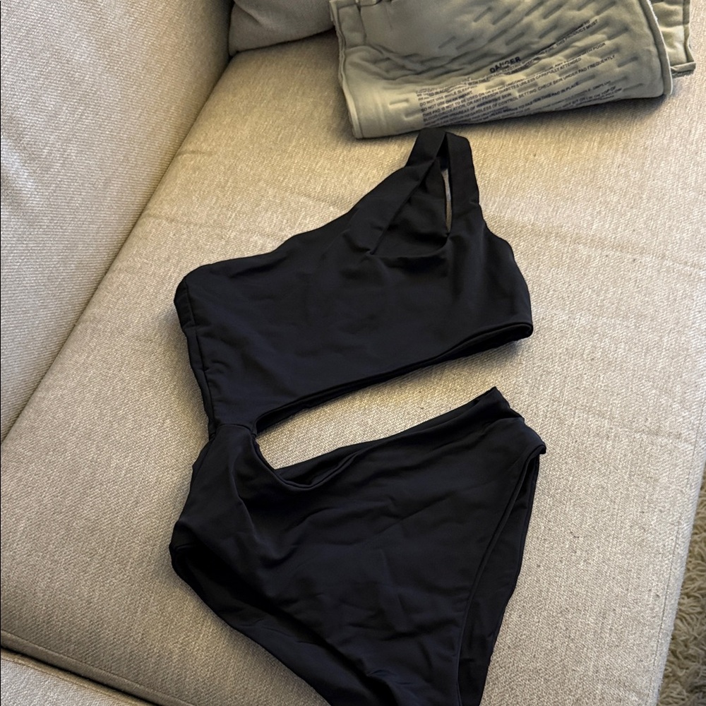 Lulu's Black One-Shoulder Cutout Bikini Set